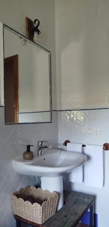 Four-Bedroom House room - Image 2