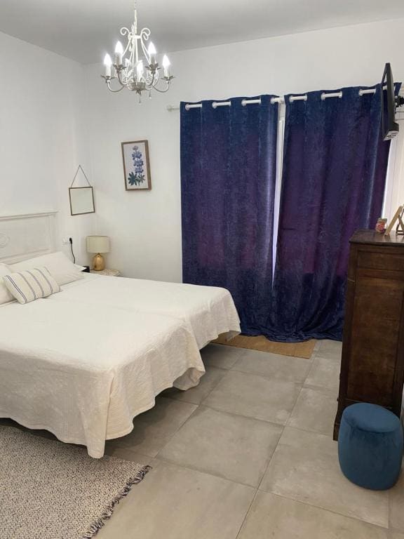 Deluxe Double Room with Shower room - Image 2