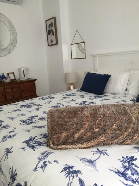 Deluxe Double Room with Bath room - Image 1