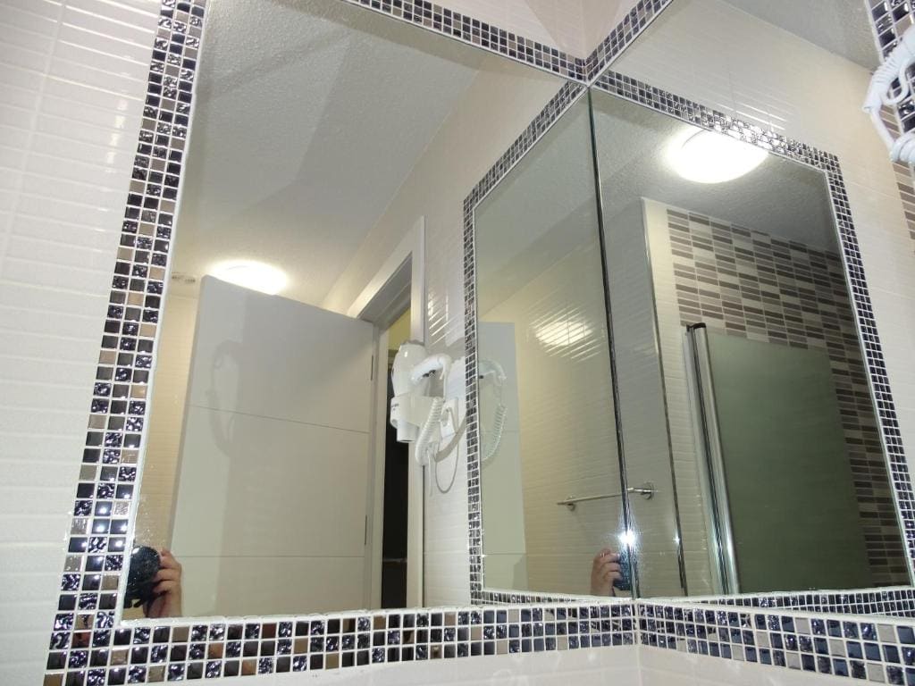 Double Room with Private Bathroom room - Image 3