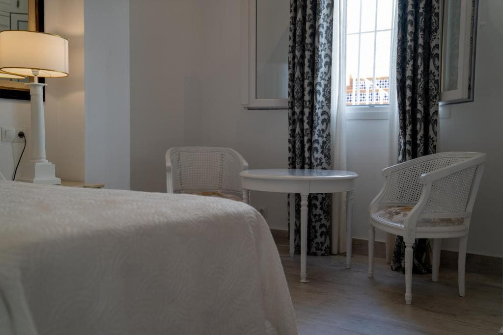 Superior Double Room room - Image 3