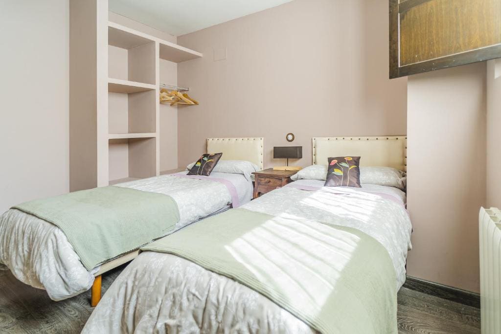 Apartment with Shower room - Image 1