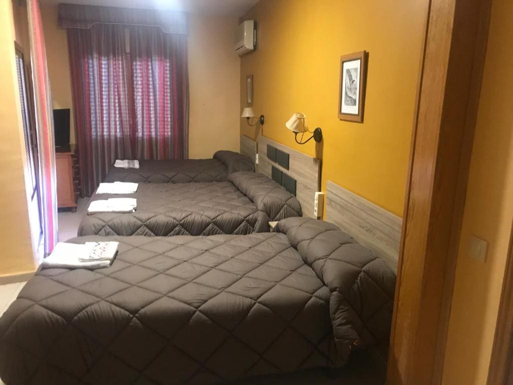 Classic Quadruple Room room - Image 1