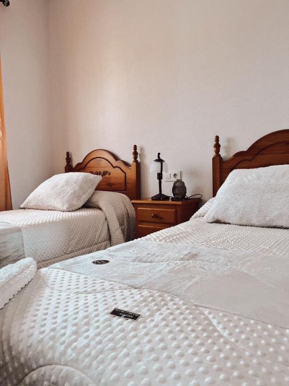 Six-Bedroom House room - Image 2