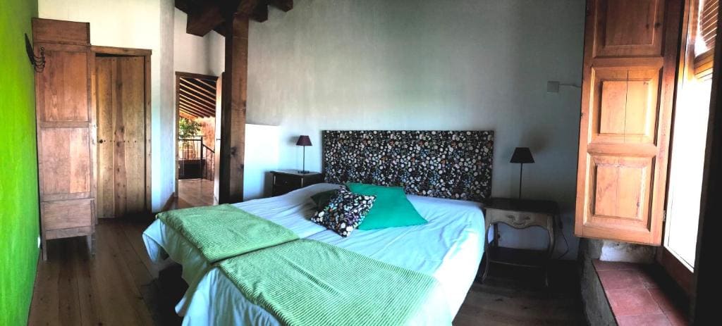 Six-Bedroom House room - Image 3