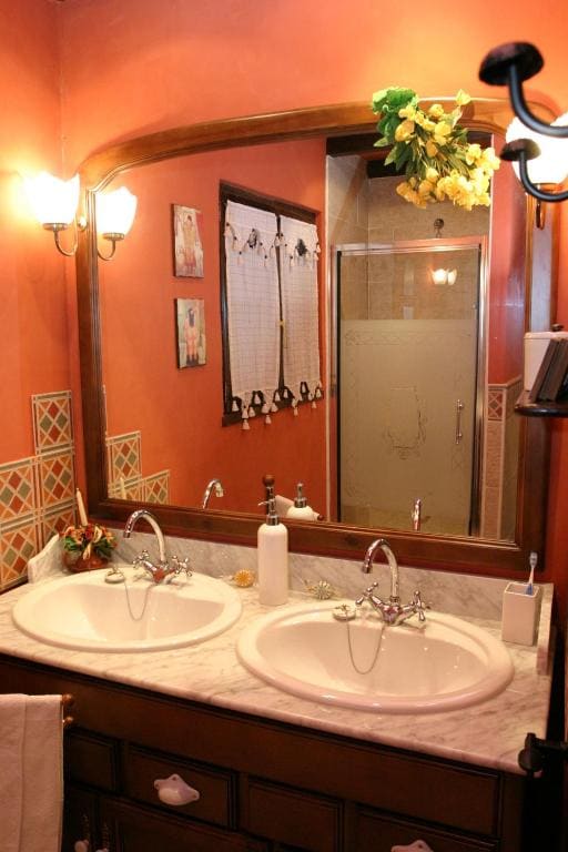 One-Bedroom House room - Image 1