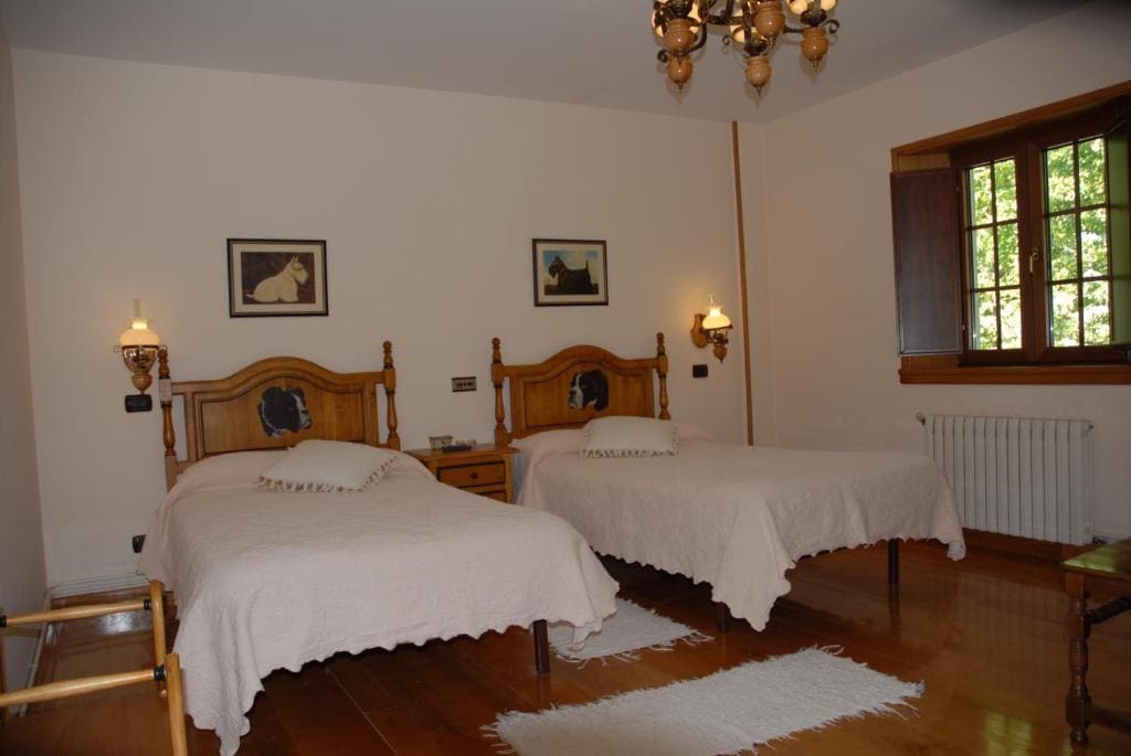 Twin Room with Private Bathroom room - Image 1