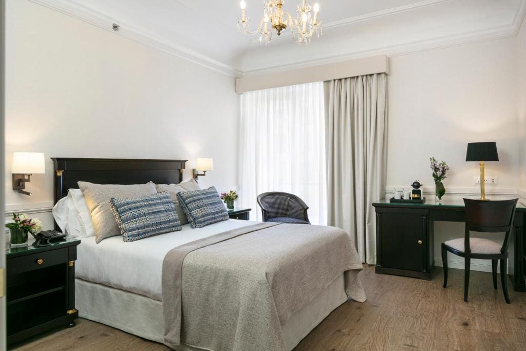 Superior Double or Twin Room room - Image 2