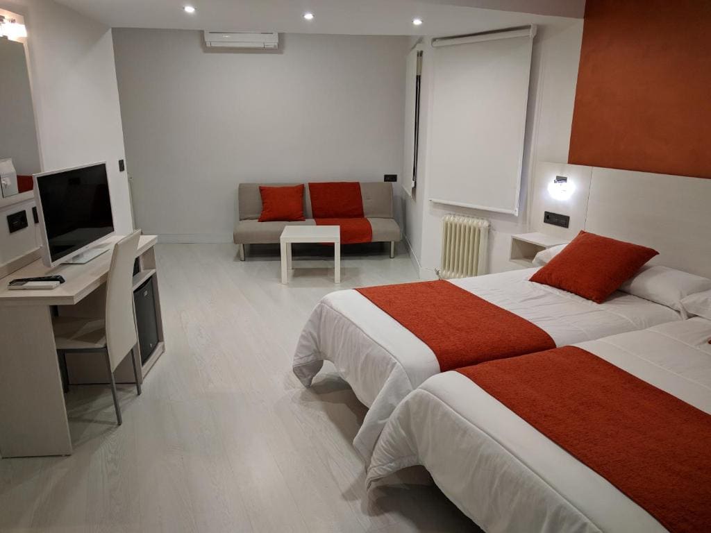 Standard Twin Room with Sofa room - Image 1