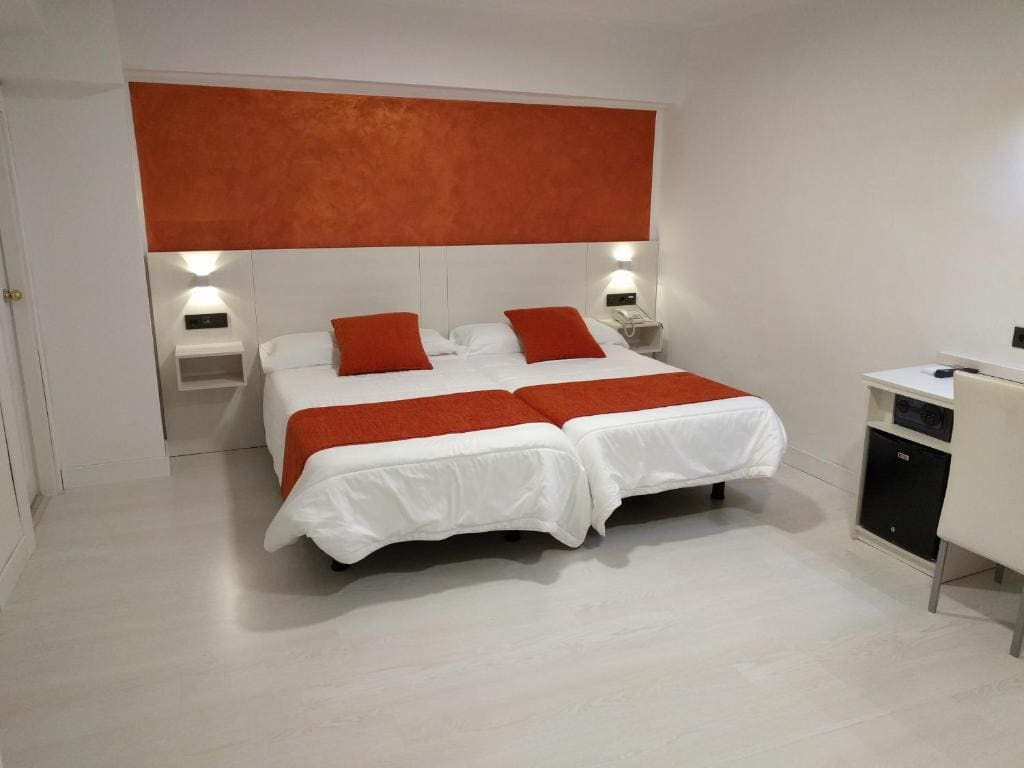 Double or Twin Room room - Image 1