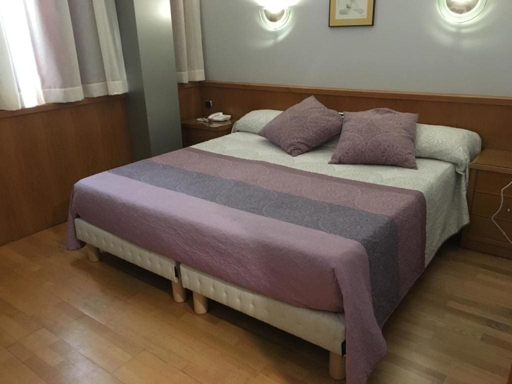 Large Double Room room - Image 3