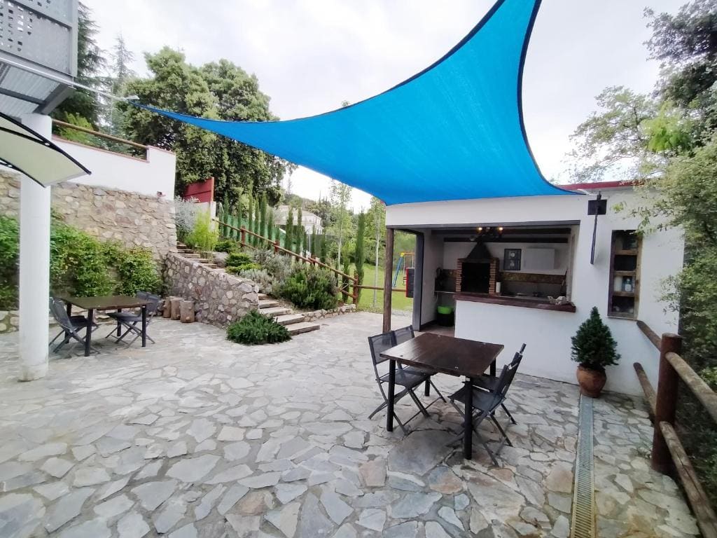 Apartment with Mountain View room - Image 2