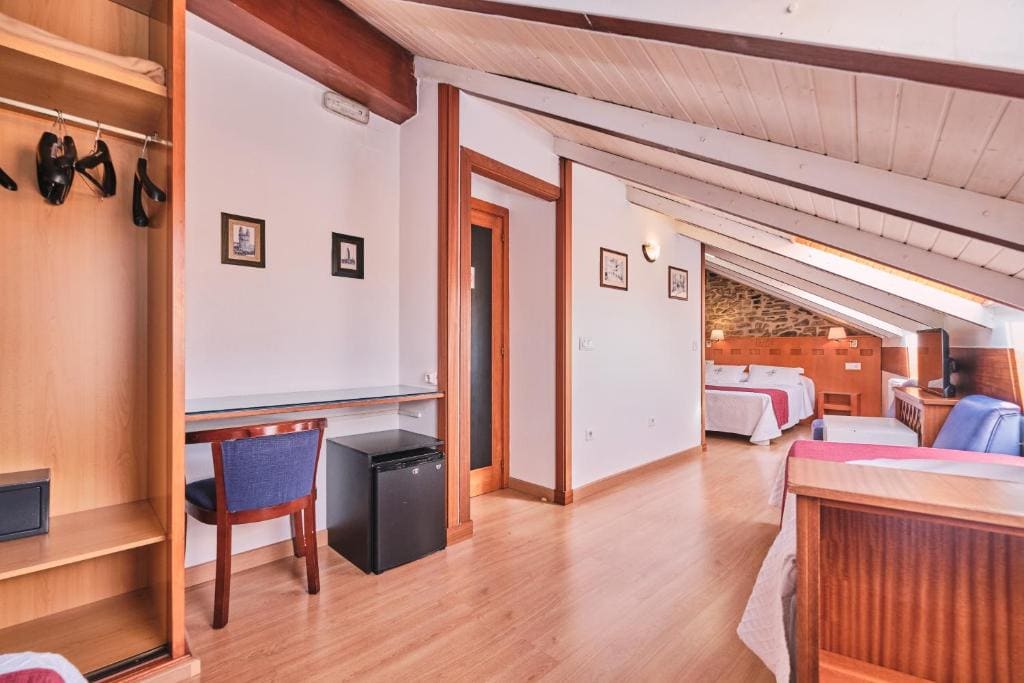 Classic Family Room room - Image 1