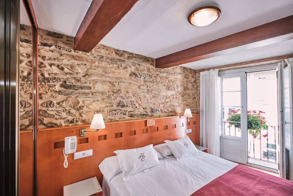 Double or Twin Room with Balcony room - Image 2