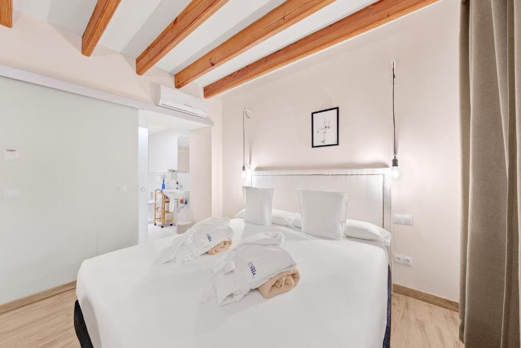 Standard Double Room - Disability Access room - Image 3