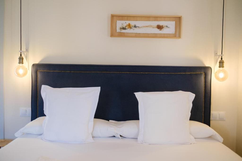 Superior Double Room with Terrace and Private Jacuzzi room - Image 2