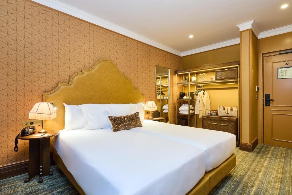 Deluxe Room room - Image 1