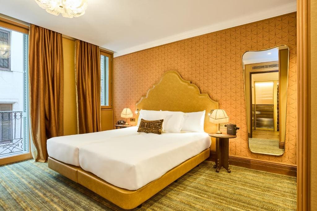 Deluxe Room room - Image 2