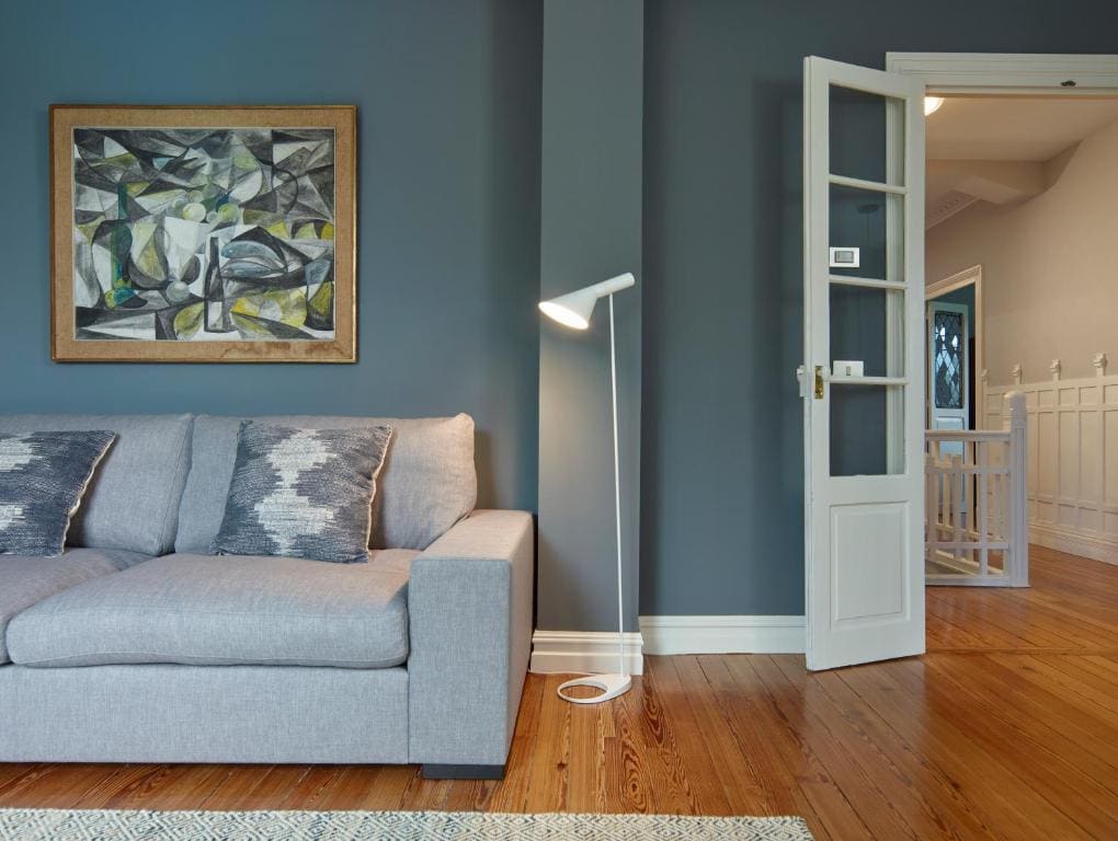 Eight-Bedroom House room - Image 3