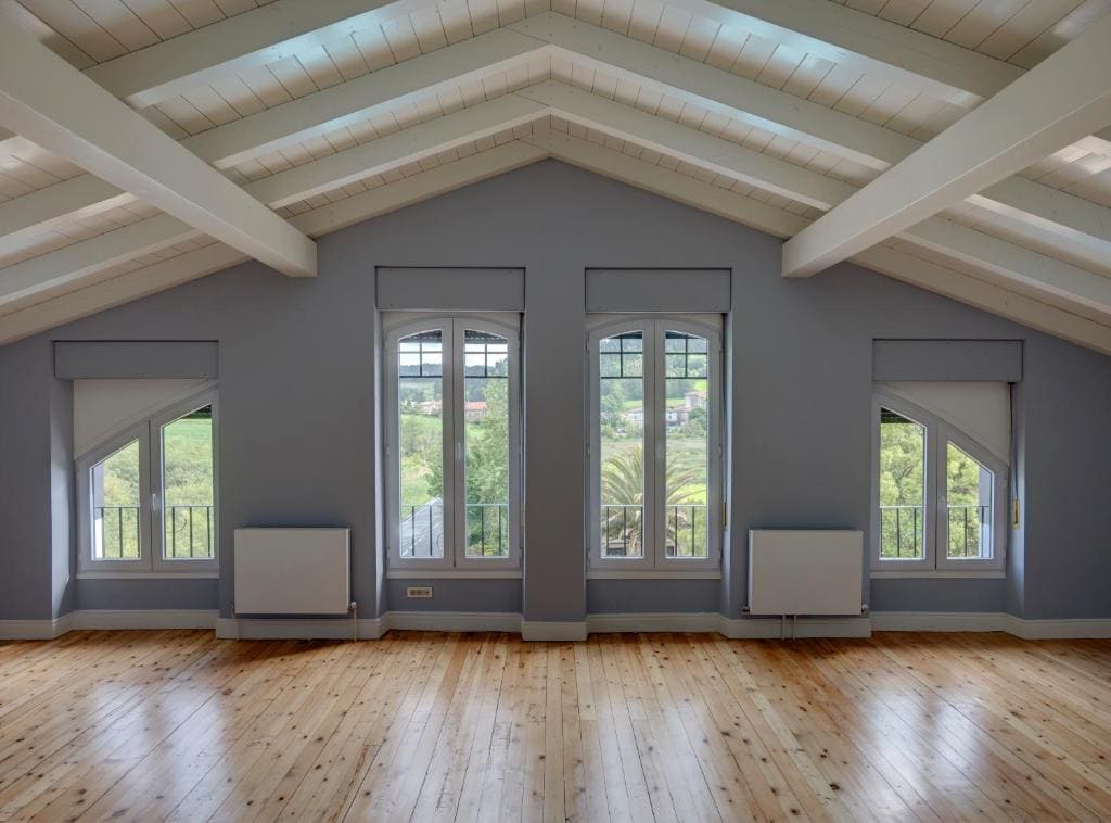 Family Room with Shared Bathroom room - Image 1