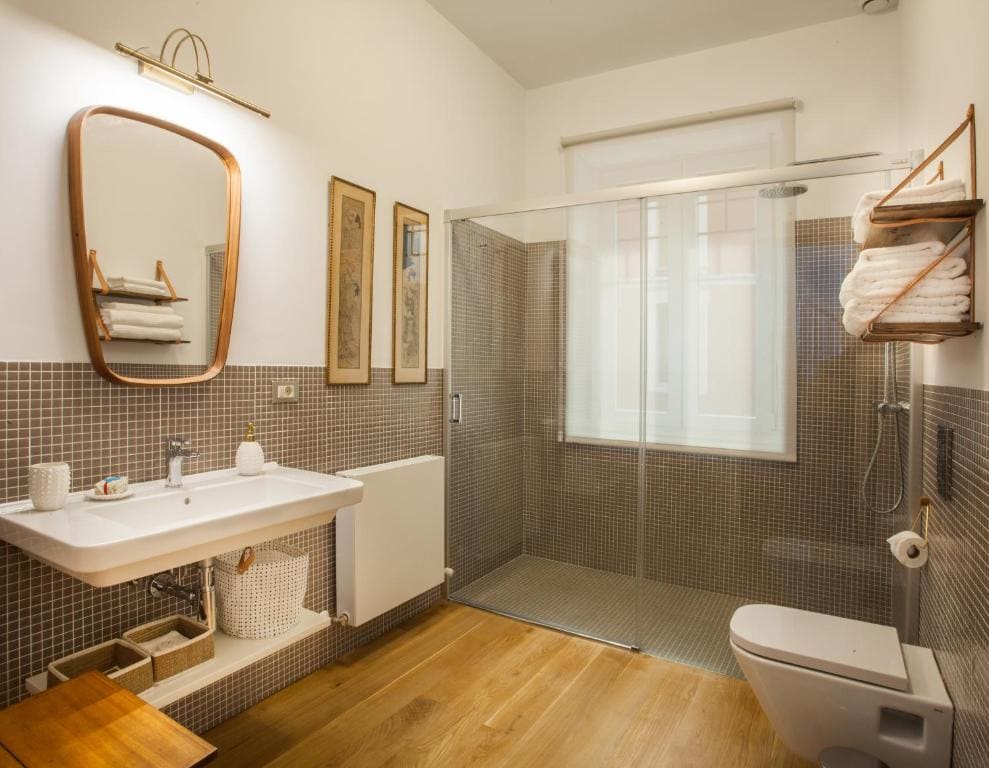 Double Room with Private Bathroom room - Image 3