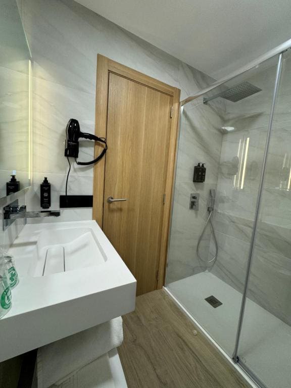 Deluxe Family Room room - Image 3