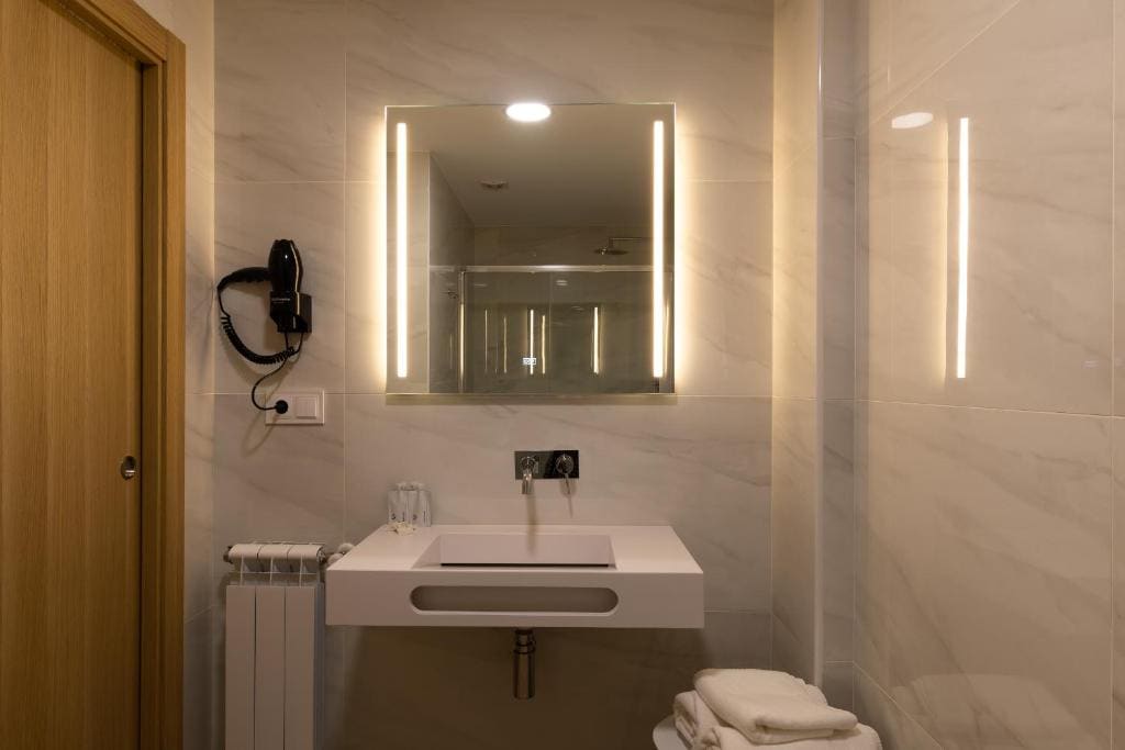 Deluxe Twin Room room - Image 3