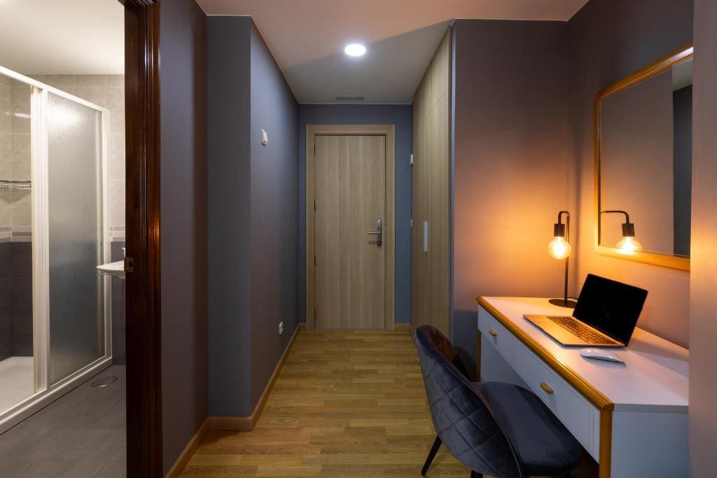 Basic Double Room with Double Bed room - Image 1