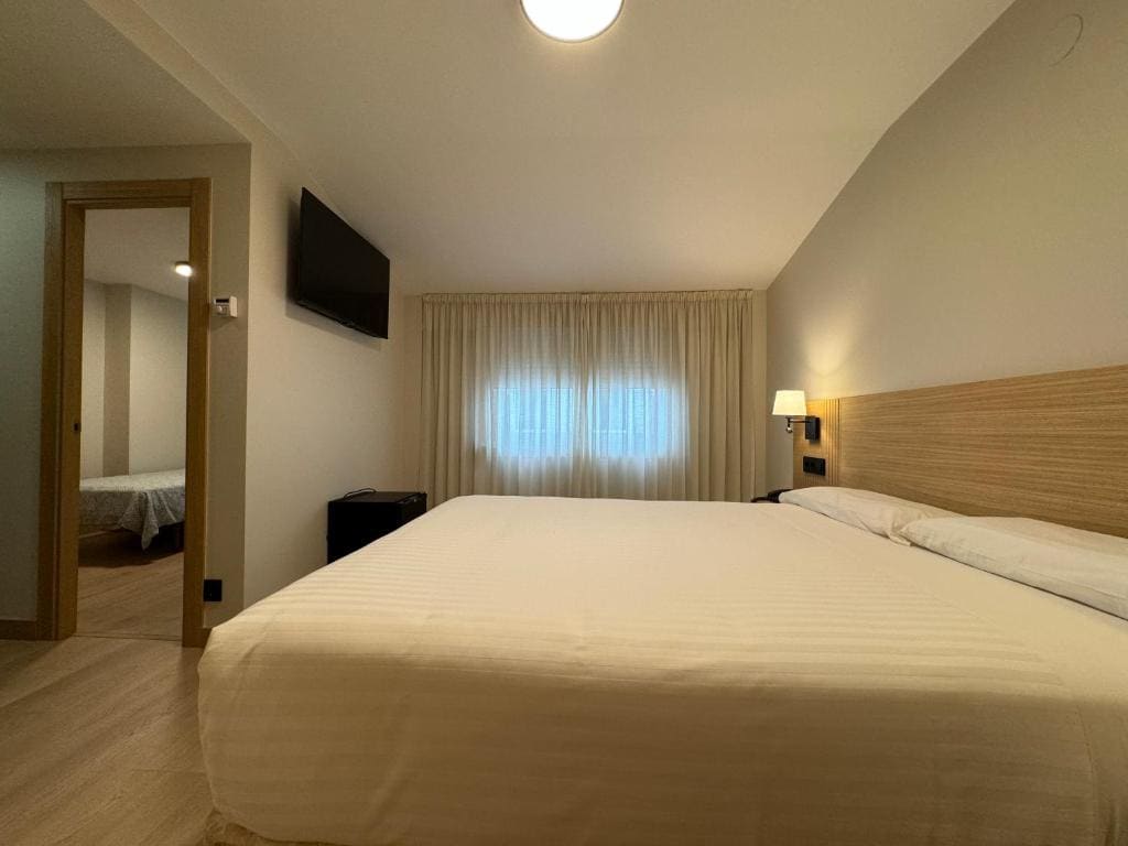 Deluxe Family Room room - Image 1