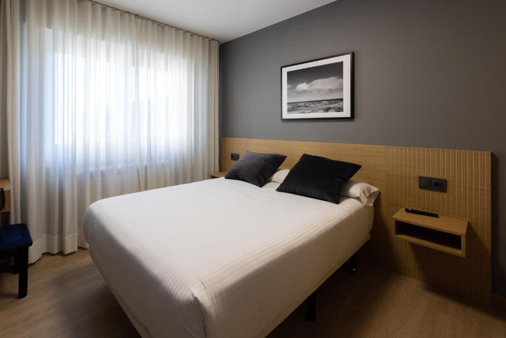 Deluxe Queen Room room - Image 2