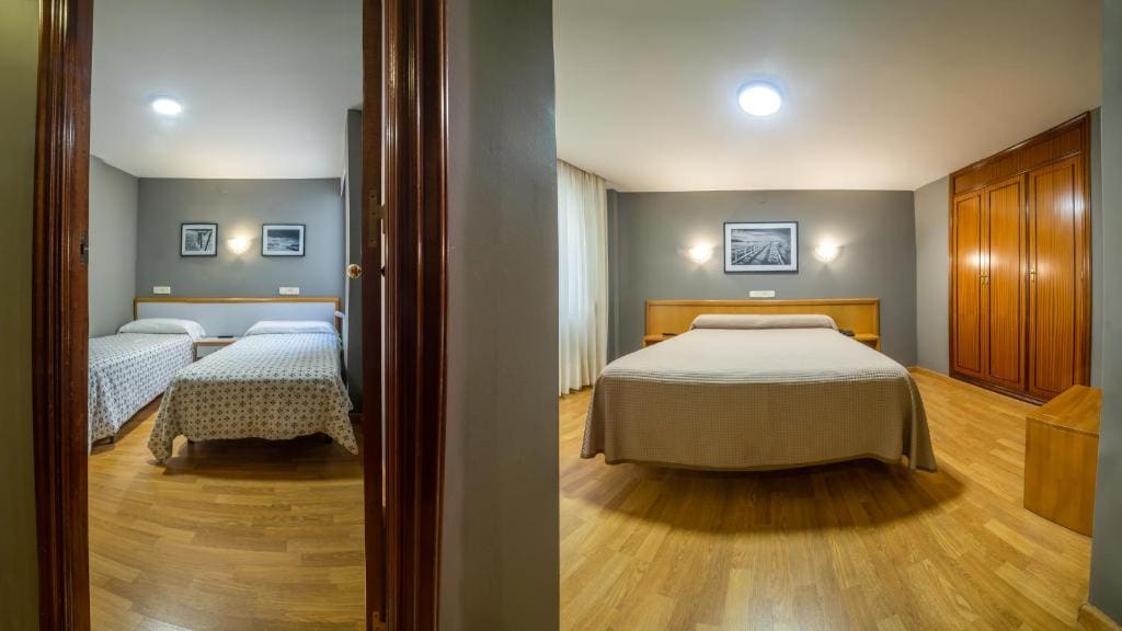 Classic Quadruple Room room - Image 2