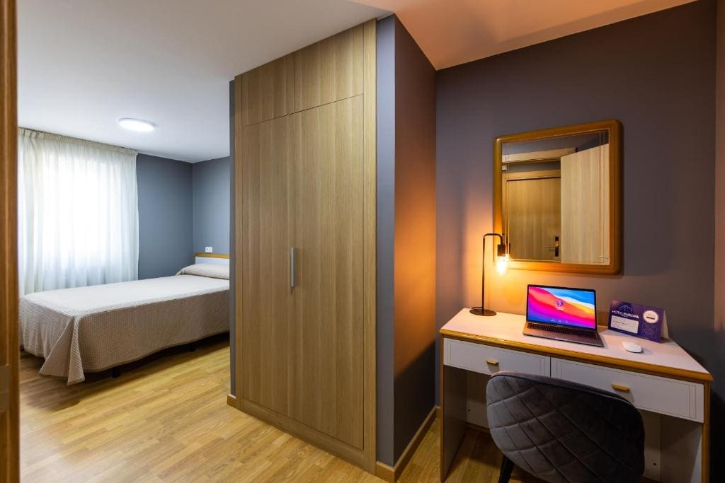 Basic Double Room with Double Bed room - Image 3