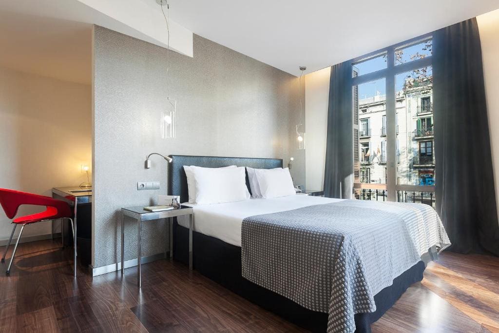 Double or Twin Room with Las Ramblas View room - Image 1