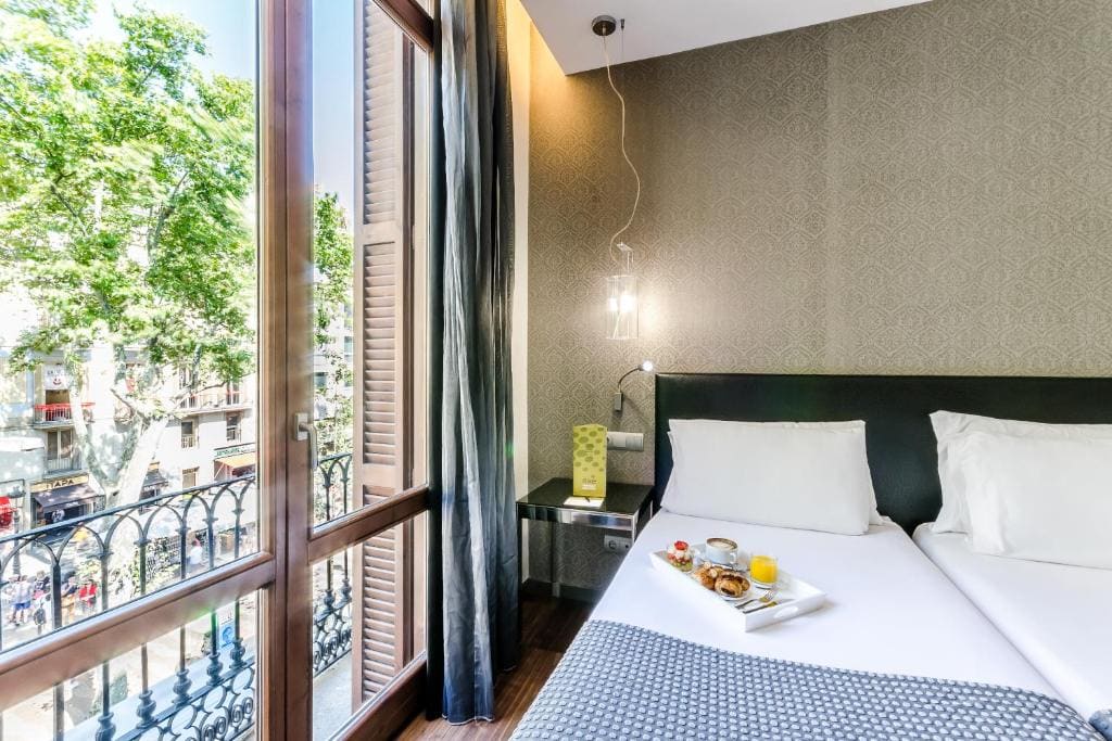 Double or Twin Room with Las Ramblas View room - Image 2