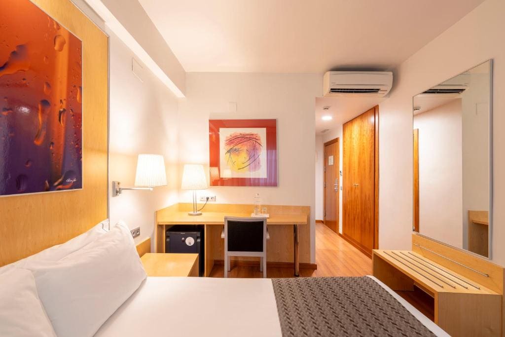 Small Double Room room - Image 1
