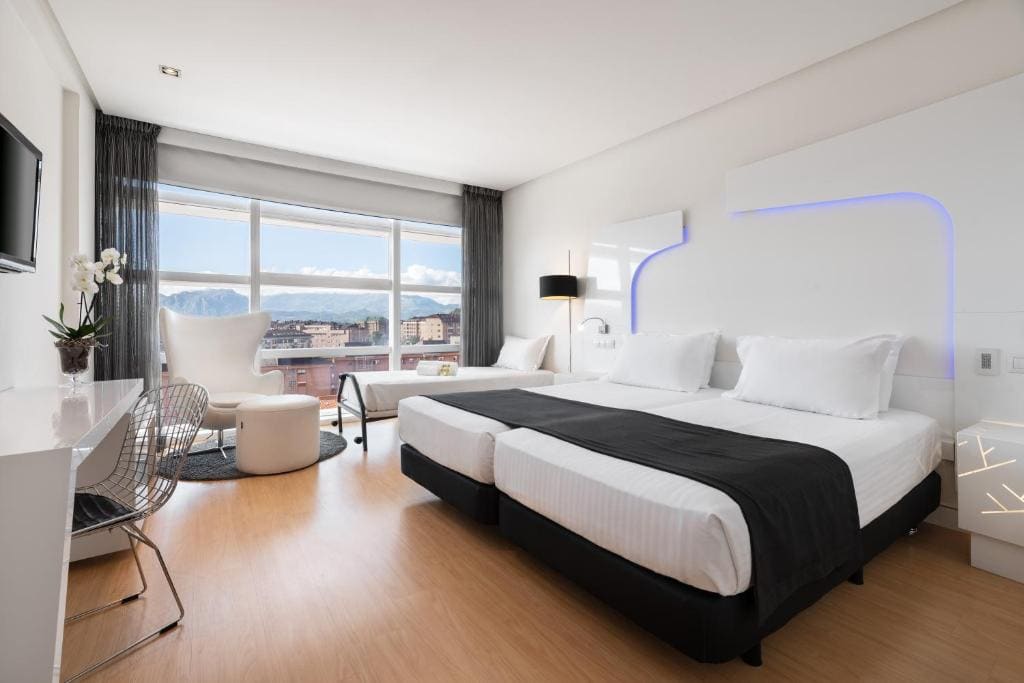 Twin Room with Extra Bed room - Image 1