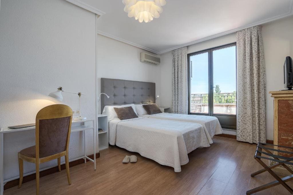 Triple Room with Terrace room - Image 1
