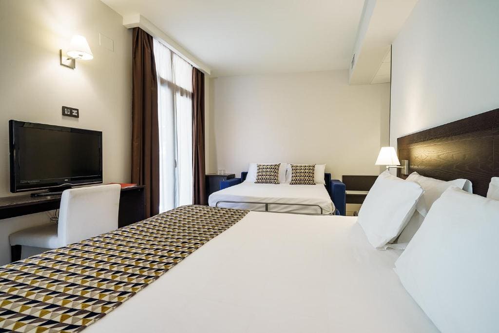 Quadruple Room room - Image 1