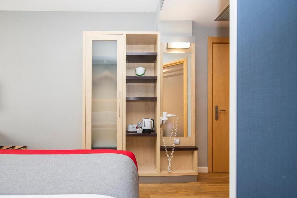 Standard Room with Free Breakfast room - Image 2