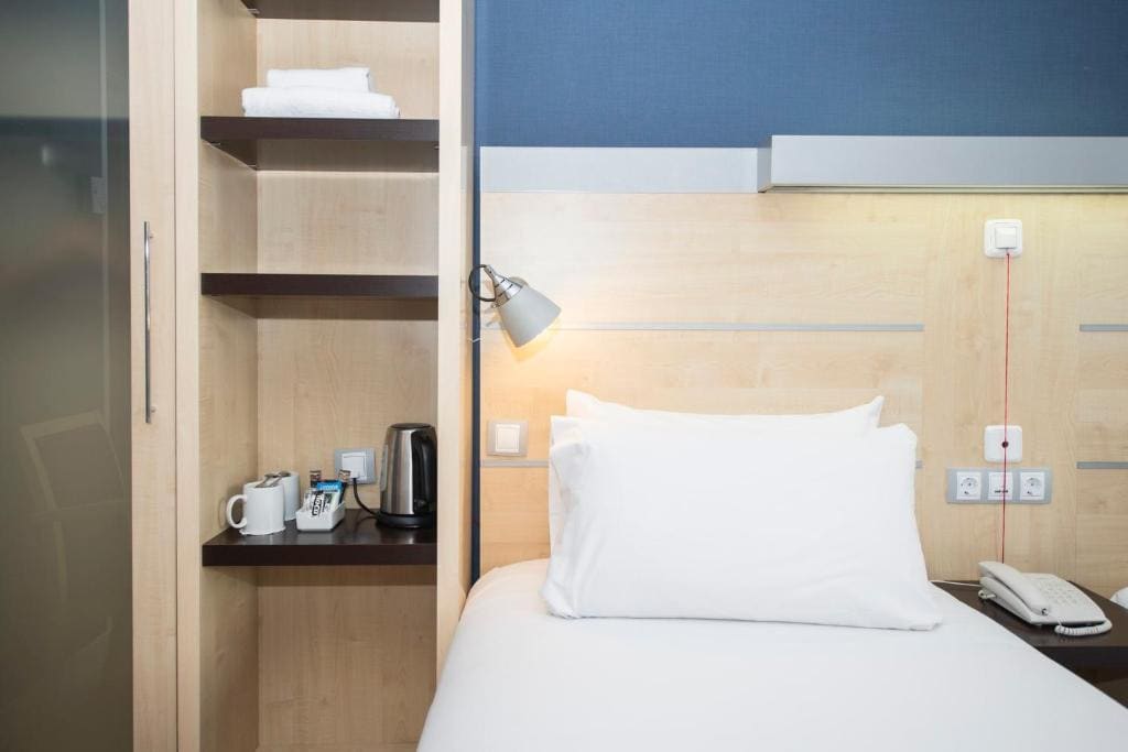 Standard Room with Free Breakfast room - Image 3