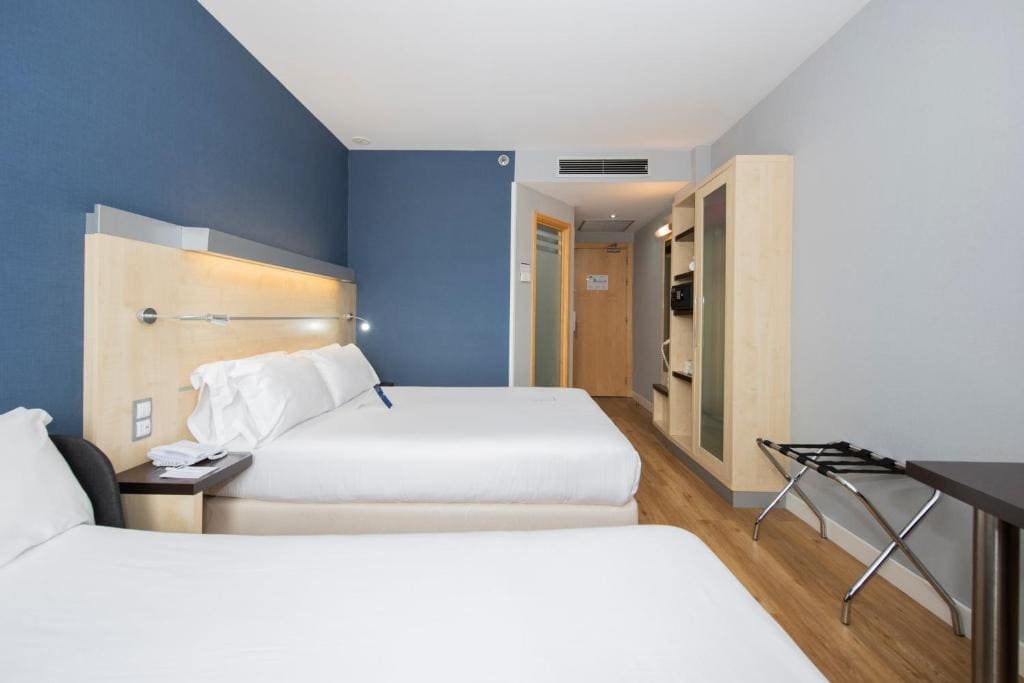 Standard Queen Room with Sofa Bed room - Image 1
