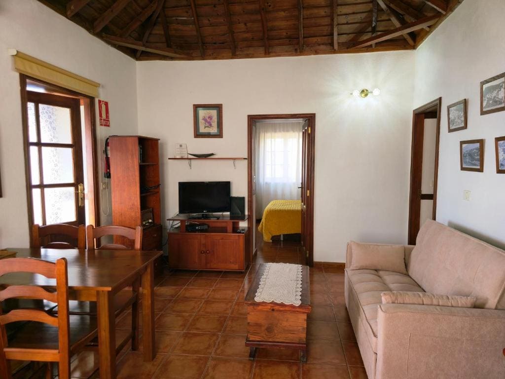 One-Bedroom House room - Image 3