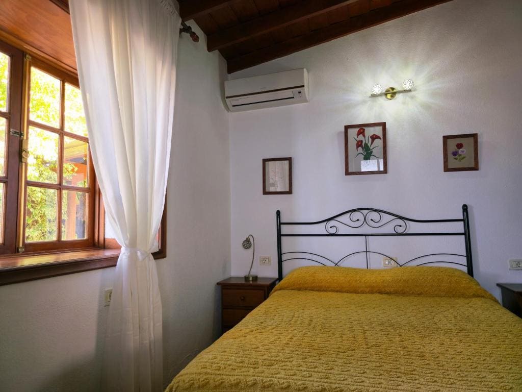 One-Bedroom House room - Image 2