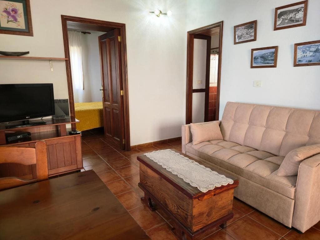 One-Bedroom House room - Image 1