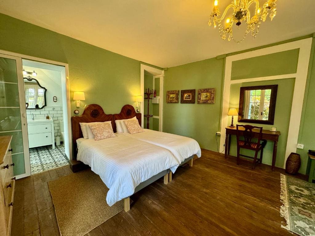 King Suite with Balcony room - Image 3