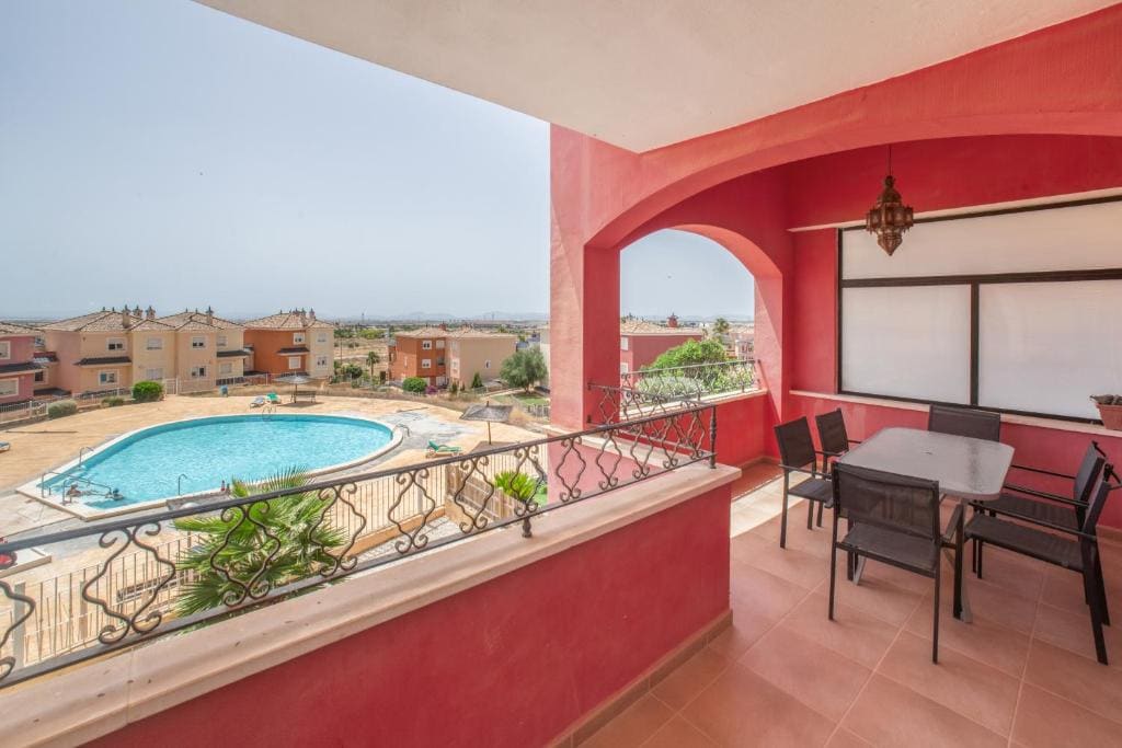 Three-Bedroom Apartment with Mountain View room - Image 3