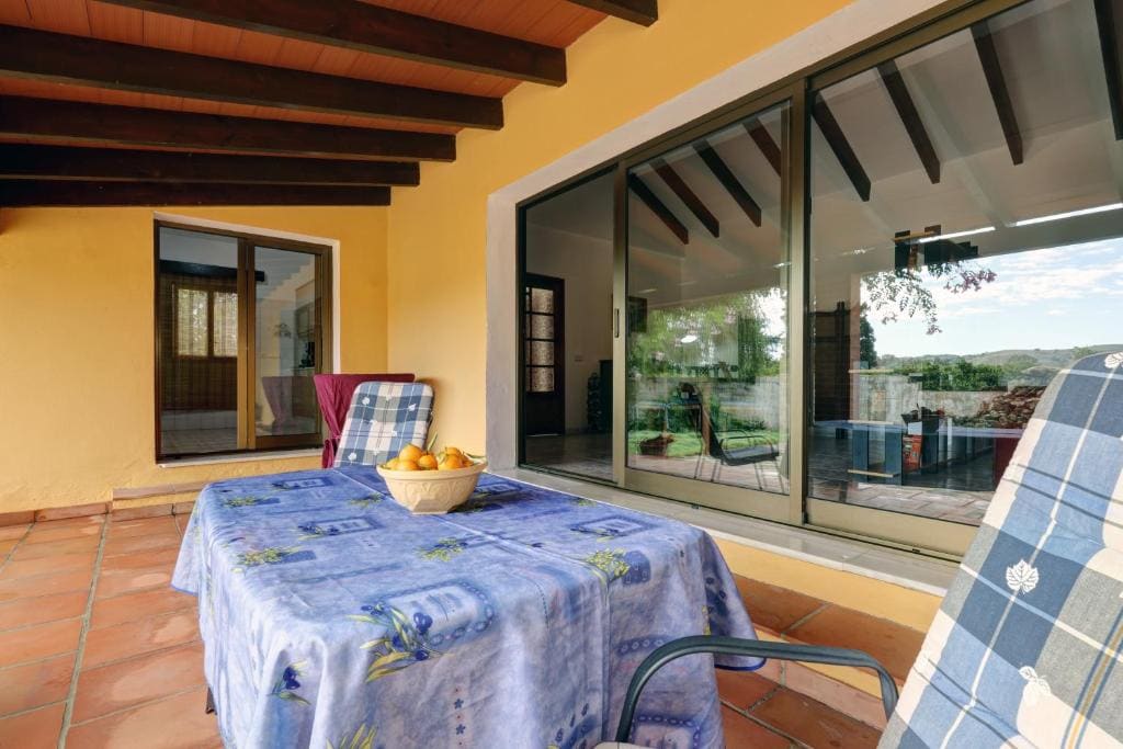 Two-Bedroom Deluxe Apartment with Garden View room - Image 2