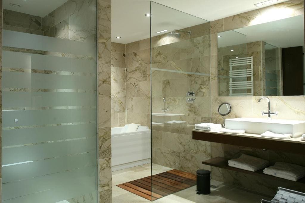 Deluxe Room and Spa access room - Image 2