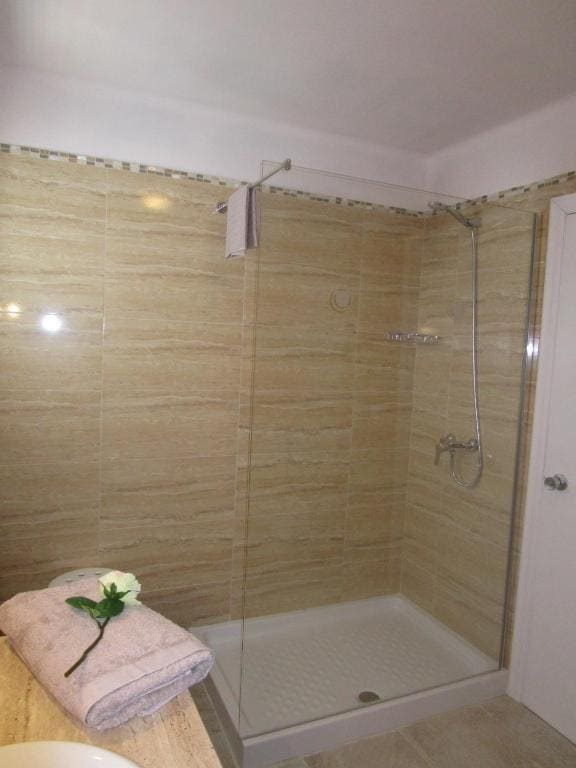 Deluxe Double Room with Balcony and Sea View room - Image 3
