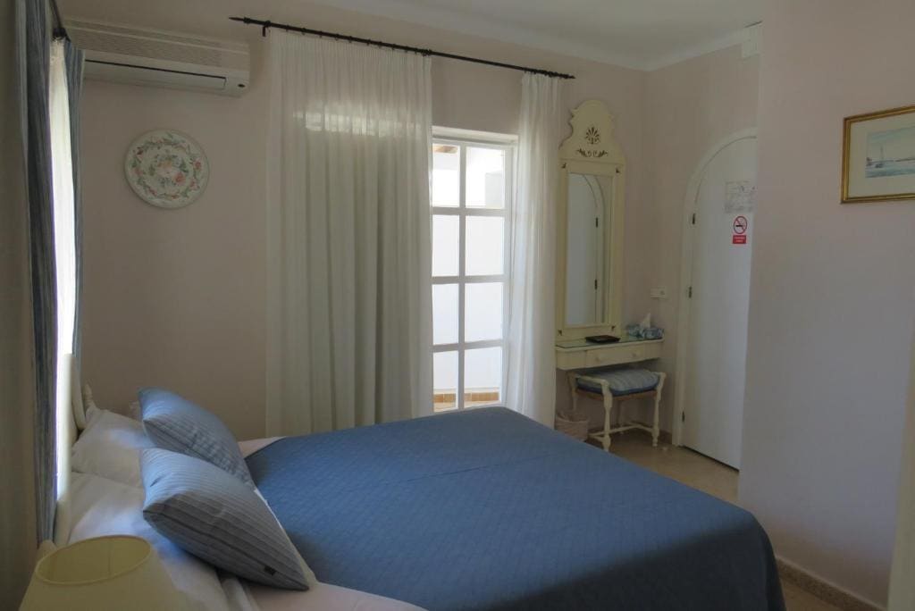 Double or Twin Room with Sea View room - Image 2